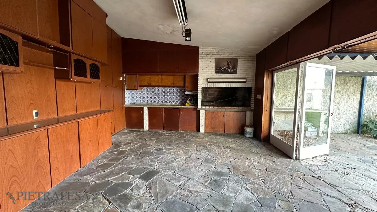 Casa ID.10336 - Casa en venta 4 dormitorios, 3 baños, fondo, gje-Buceo