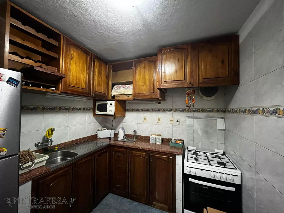 Casa ID.8563 - Casa mas apto en venta, 6 dormitorios, 3 baños, fondo, barbacoa y garaje-Doroteo Enciso - Capurro