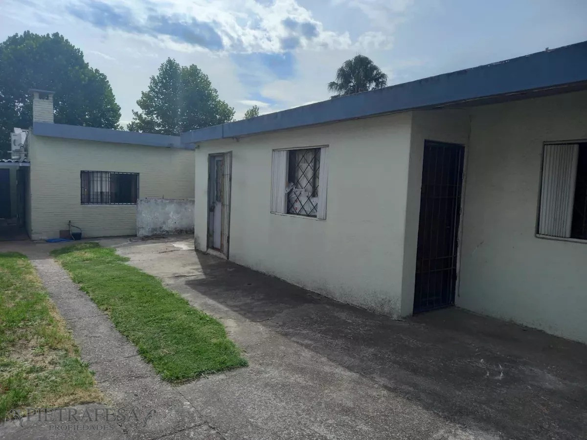 Casa ID.8210 - 2 casas en venta, 4 dormitorios, 2 baños, barbacoa, garaje- Avenida General Eugenio Garzón -Conciliación
