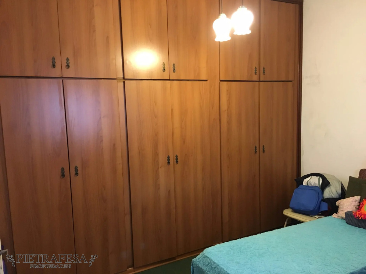 Casa ID.1424 - Casa en venta con renta 4 dormitorios 2 baños con garaje y patio- Av. San Martín - Cerrito