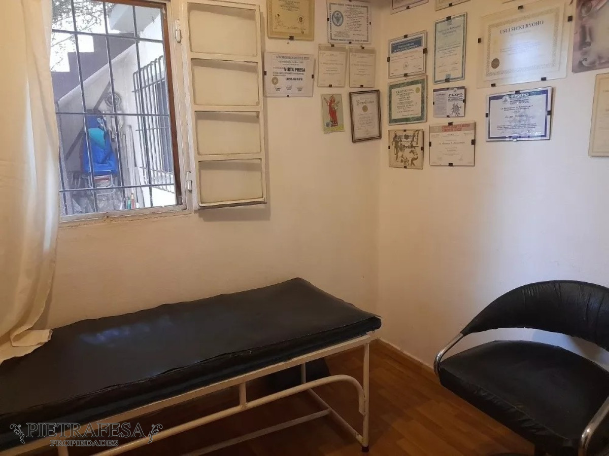 Casa ID.7157 - Casa en venta 3 dormitorios, 2 baños, fondo y garaje-Francisco Anzani-Buceo 