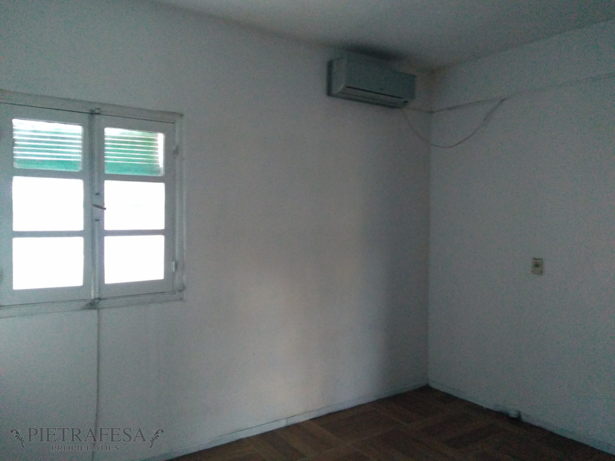 Casa ID.3910 - Casa en Venta con Renta - 2 dormitorios - 1 baño - Andres Gomez - Malvin