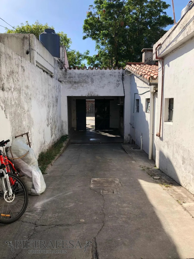 Casa ID.13641 - Casa en venta 2 dormitorios, 2 baños, fondo- garaje-La Blanqueada 
