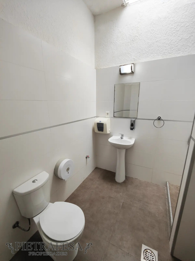 Casa ID.13588 - Casas en alquiler, 5dormitorios, 3baños, patio, azotea. Paso Molino.