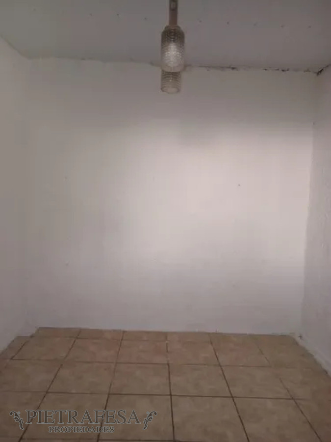 Casa ID.13580 - Casa en alquiler, 1dormitorio, 1baño, patio. Peñarol.