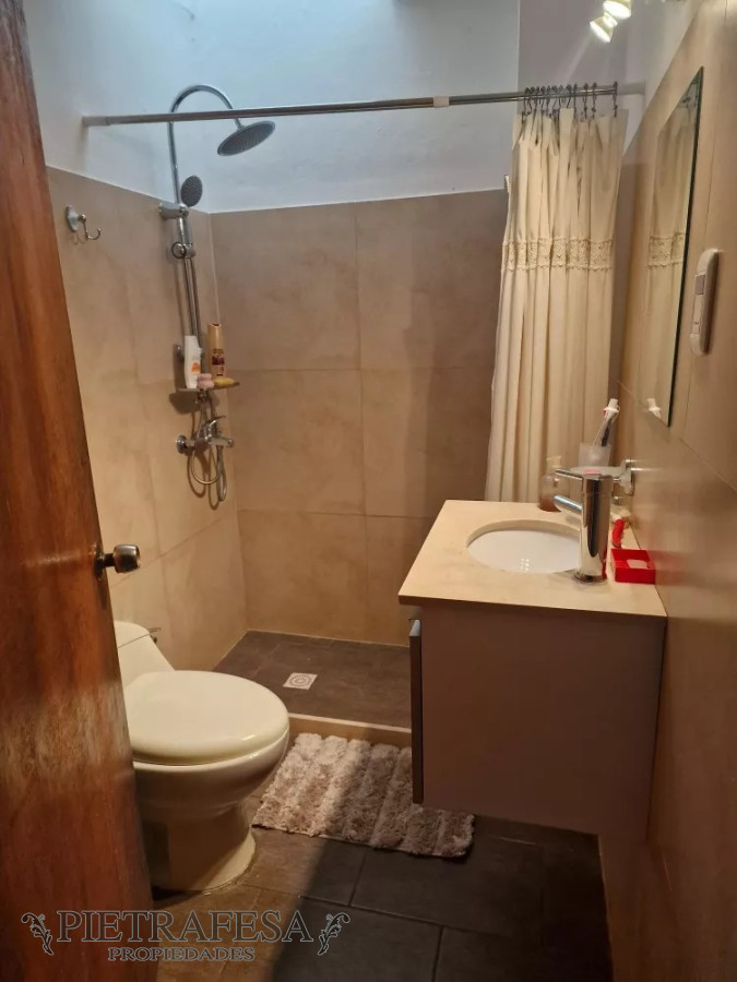 Casa ID.11328 - Casa en venta, 3 dormitorios, 3 baños, patio-Cordón 