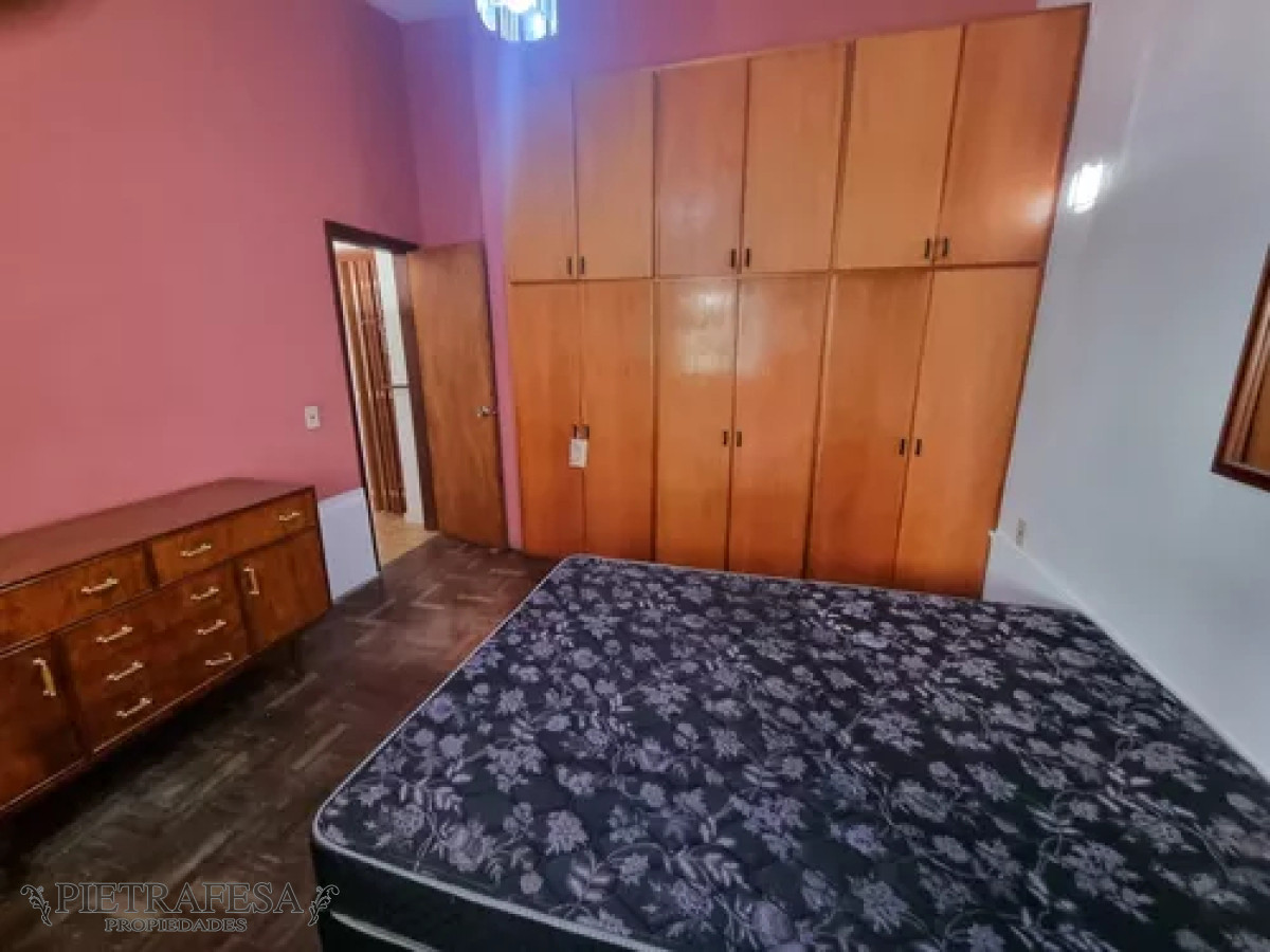 Casa ID.13118 - Casa en alquiler, 3dormitorios, 1baño, patio. Tres Cruces.