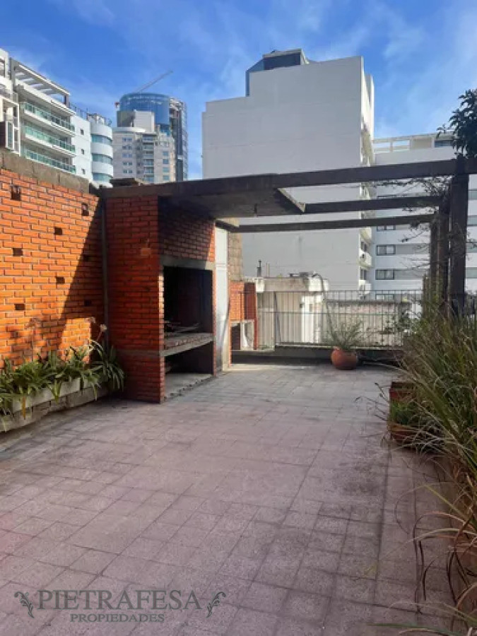 Casa ID.13690 - Casa en alquiler, 3dormitorios, 3baños, garaje, terraza. Puerto del Buceo.