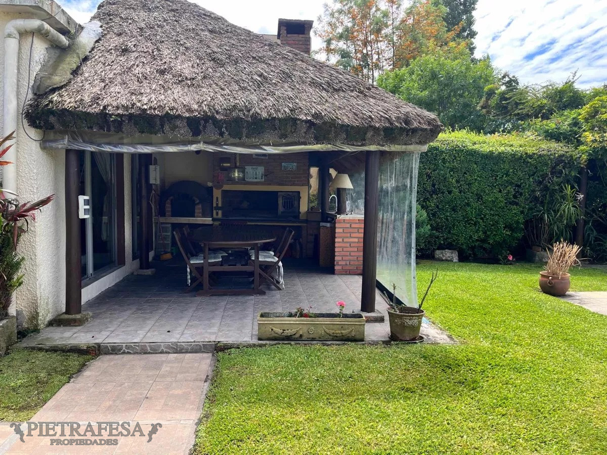 Casa ID.13058 - Casa en venta 3 dormitorios, 3 baños, gje- Punta Gorda