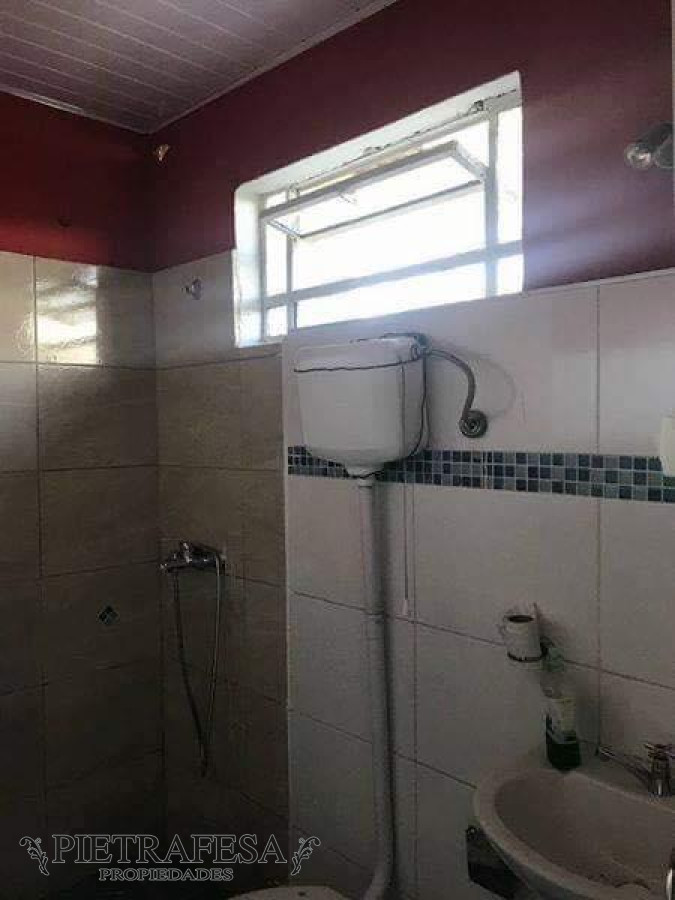 Casa ID.8581 - 2 casas con amplio terreno en venta, 6 dormitorio, 3 baños, cochera- Paso de la Arena