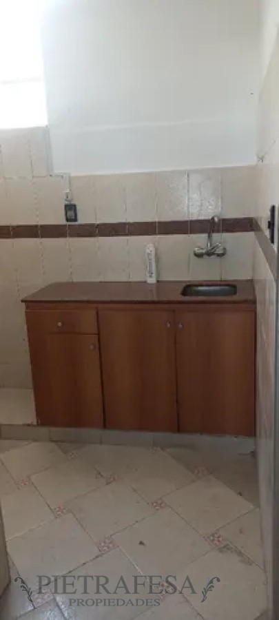 Casa ID.13313 - Apartamento en alquiler, 1dormitorio, 1baño, patio. Goes.