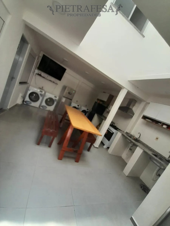 Casa ID.15038 - Casa remodelada en venta, 15 habitaciones, 16 baños, patio, cocheras. Reducto.