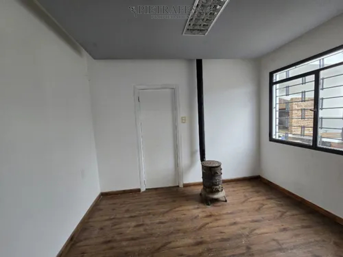 Casa ID.13715 - Casa en alquiler, 3dormitorios, 1baño, patio, cochera. Carrasco Norte.