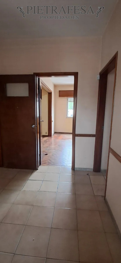 Casa ID.14956 - Casa en alquiler, 3 dormitorios, 1 baño, balcón, patio con parrillero. Tres Cruces.