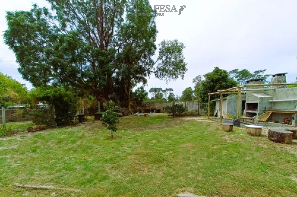 Casa ID.12724 - Casa en venta, 2dormitorios, 1baño, patio con parrillero, cochera. Solymar.
