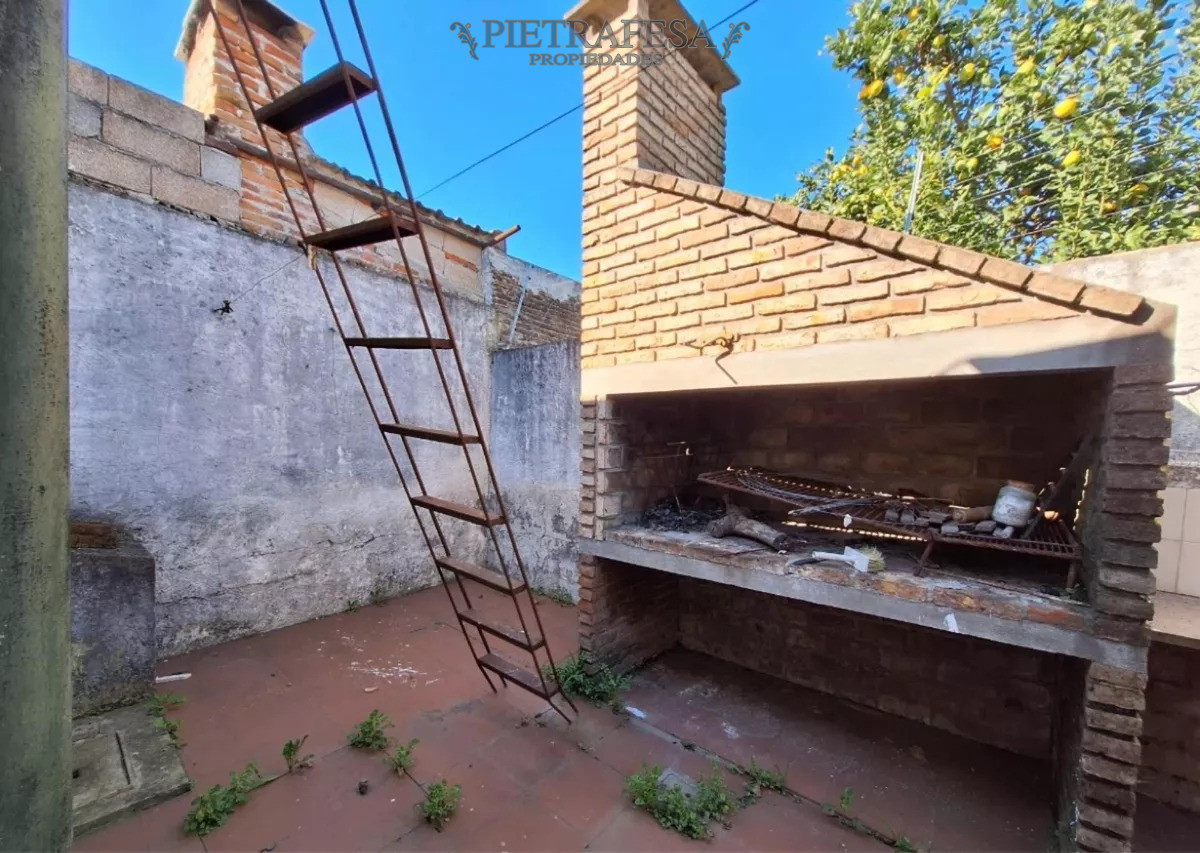Casa ID.11374 - Casa con gran terreno, 2 dormitorios, 1 baño- Villa Española