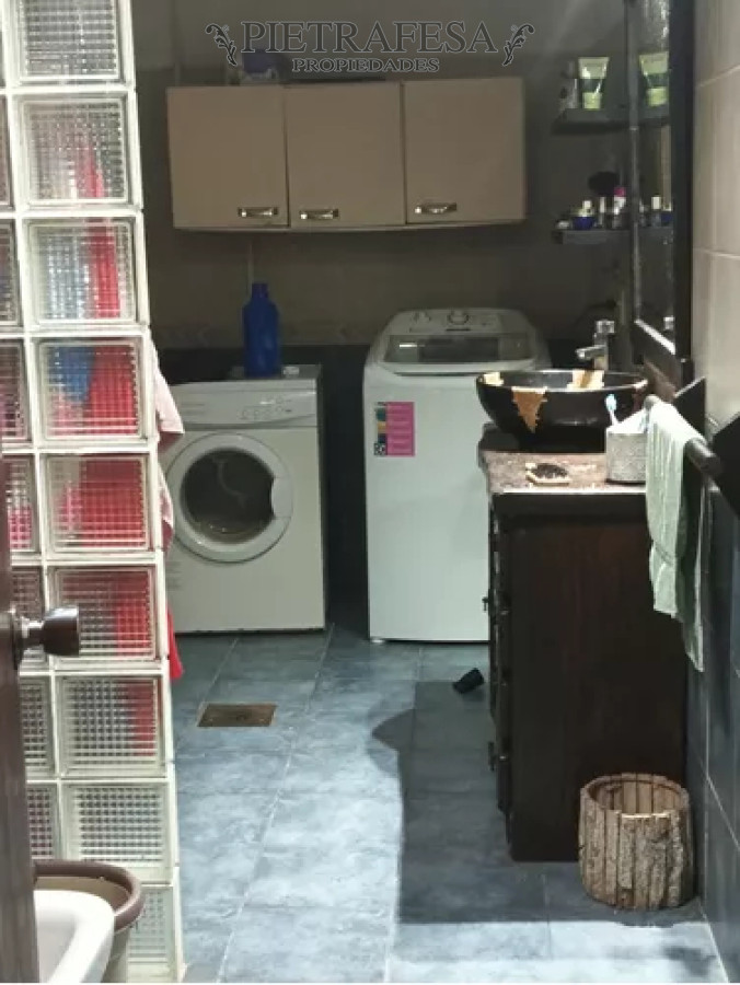 Casa ID.12701 - Casa en venta, 8dormitorios, 2baños, patio, cochera, piscina. El Pinar.