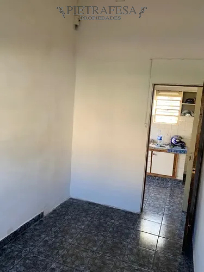 Casa ID.13916 - Casa en alquiler, 3 dormitorios, 1 baño, patio, cochera. Cerro.