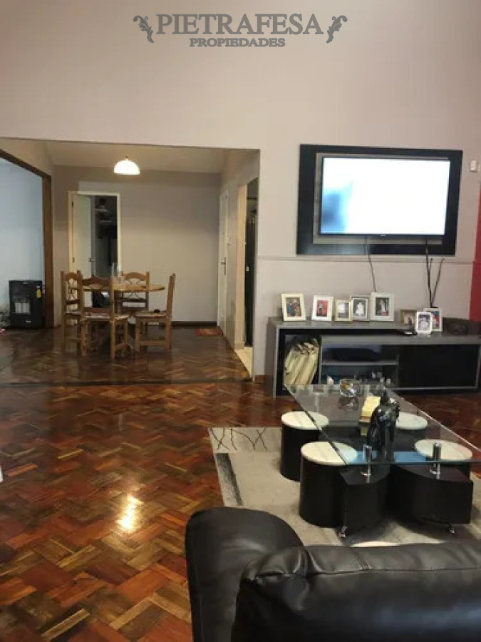 Casa ID.14556 - Casa en alquiler, 4 dormitorios, 2 baños, cochera, parrillero. Colon.