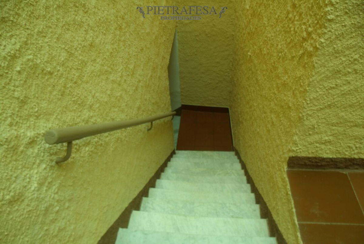 Casa ID.10797 - Casa en venta 8 dormitorios, 4 baños- Cordón