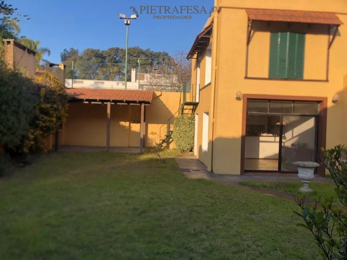 Casa ID.10346 - Casa en venta 5 dormitorios, 8 baños, barbacoa, cochera-Carrasco