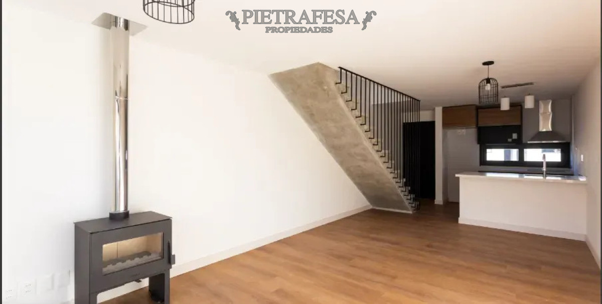 Casa ID.16440 - Casa en venta con renta - 2 dormitorios - 1 baño - Cochera