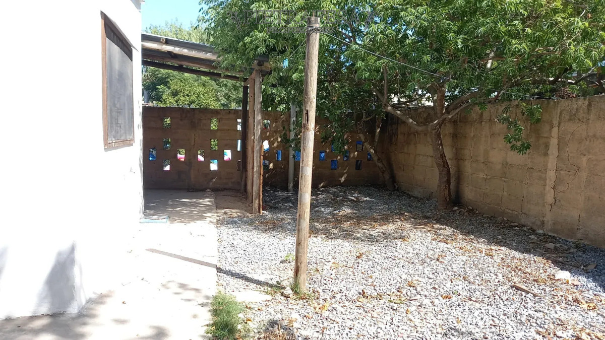 Casa ID.16317 - Casa en alquiler, 2 dormitorios, 1 baño, patio. El Pinar.