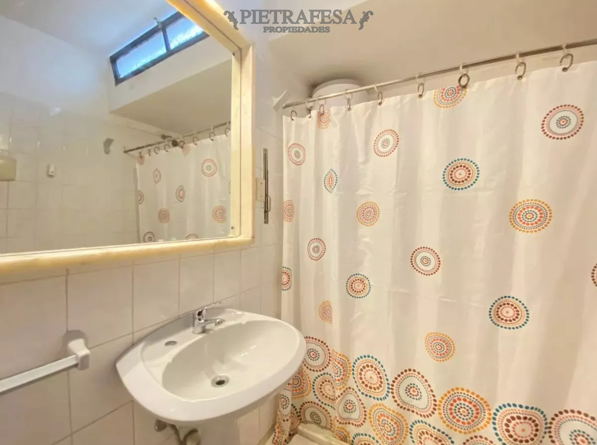 Casa ID.7961 - 2 casas en venta con renta, 4 dormitorios, 3 baños, garaje y fondo- Avenida Cataluña- Parque Batlle