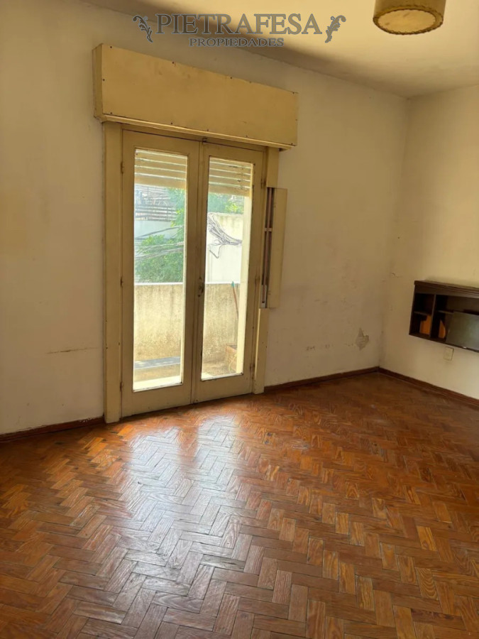 Casa ID.14872 - Casa en alquiler, 2 dormitorios, 1 baño, terraza. Brazo Oriental.