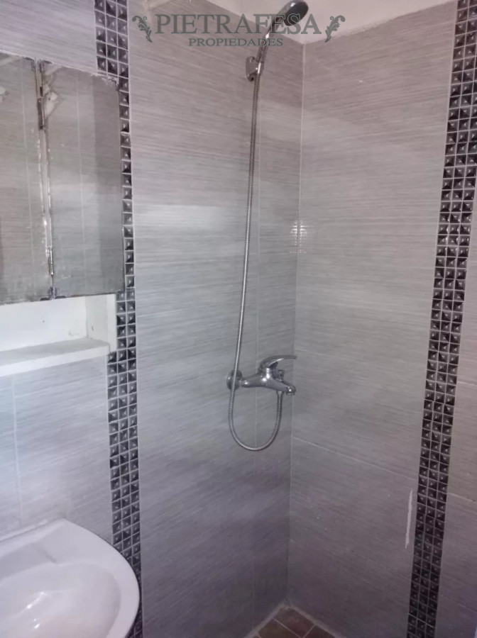 Casa ID.11069 - Casa en venta con renta 3 dormitorios, 2 baños,gje-Colón