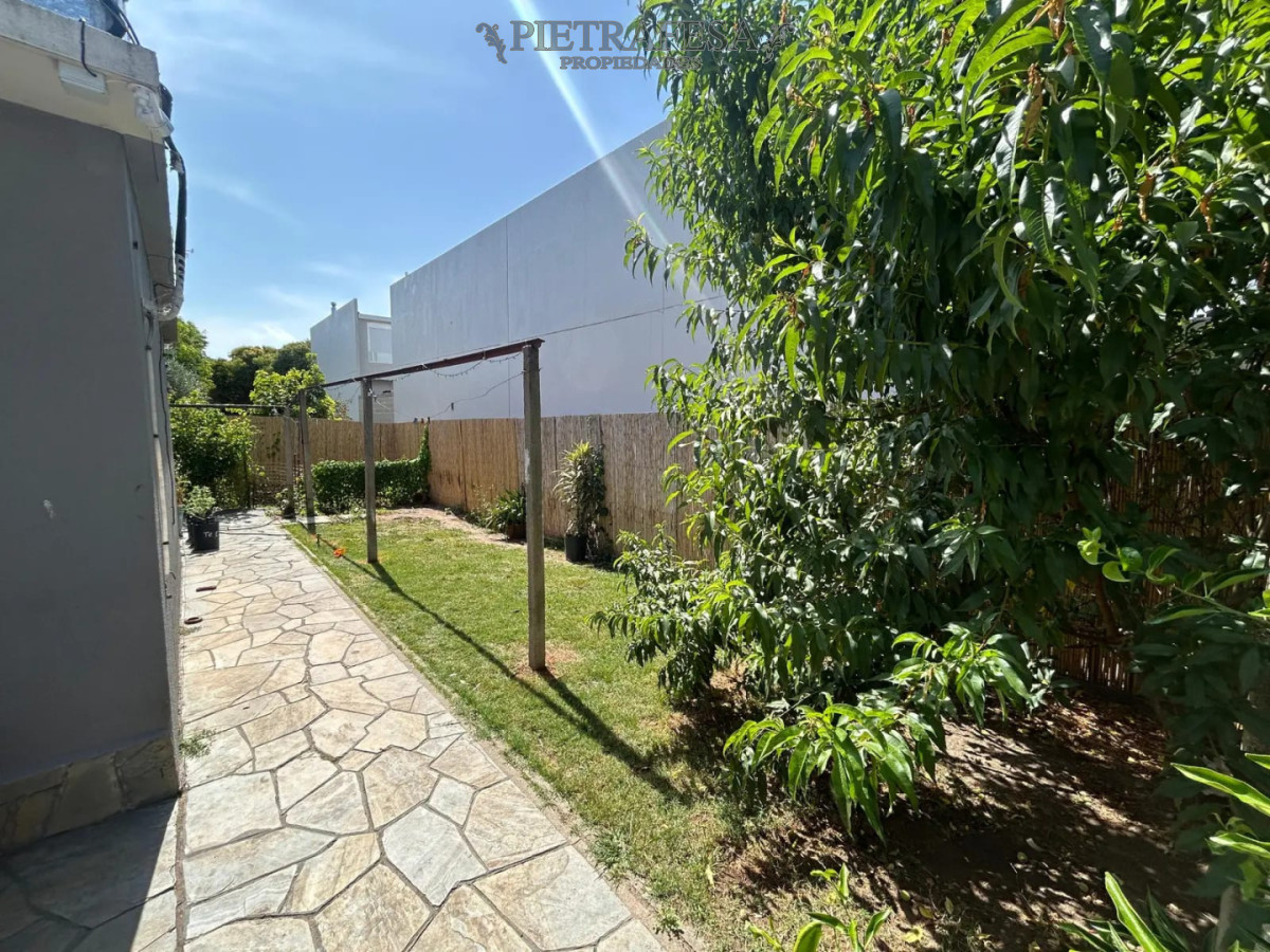 Casa ID.15827 - CARRASCO NORTE-2D-1B-GARAJE