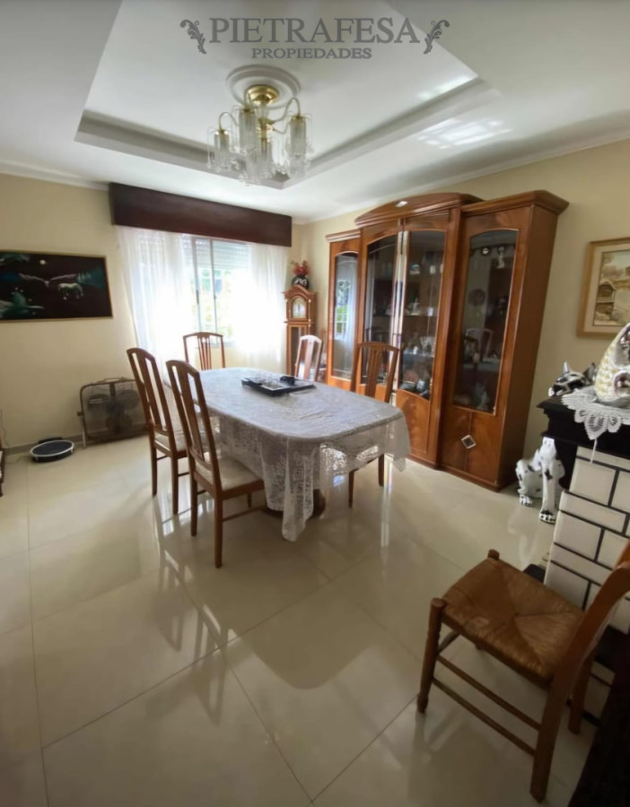 Casa ID.15606 - Casa + galpón en alquiler, 3 dormitorios, 2 baños, patio, barbacoa, garaje. Malvin Norte.