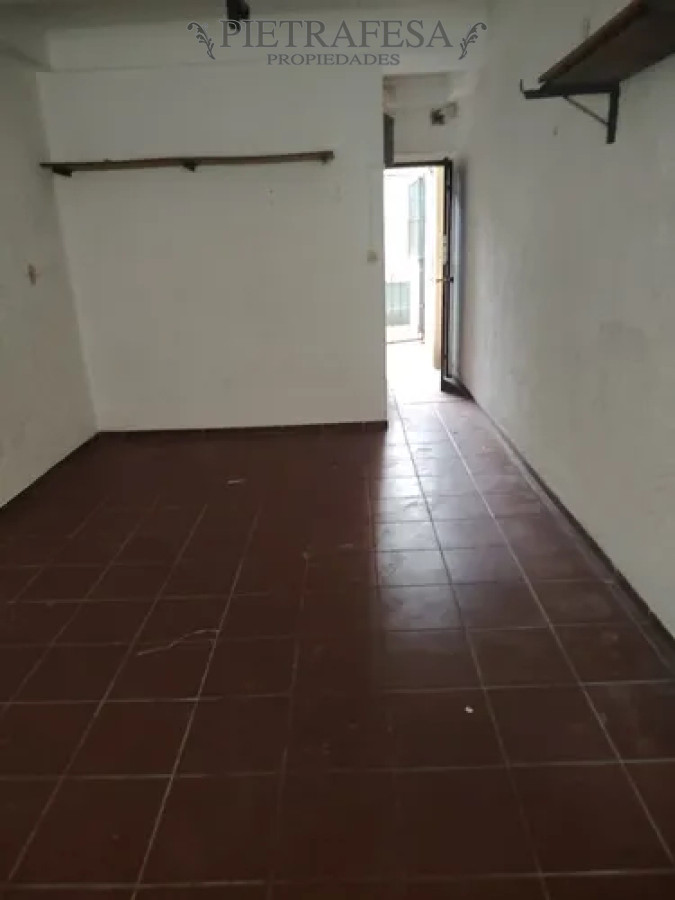 Casa ID.14080 - Casa en alquiler, 3 dormitorios, 2 baños, patio con parrillero, garaje. Carrasco.
