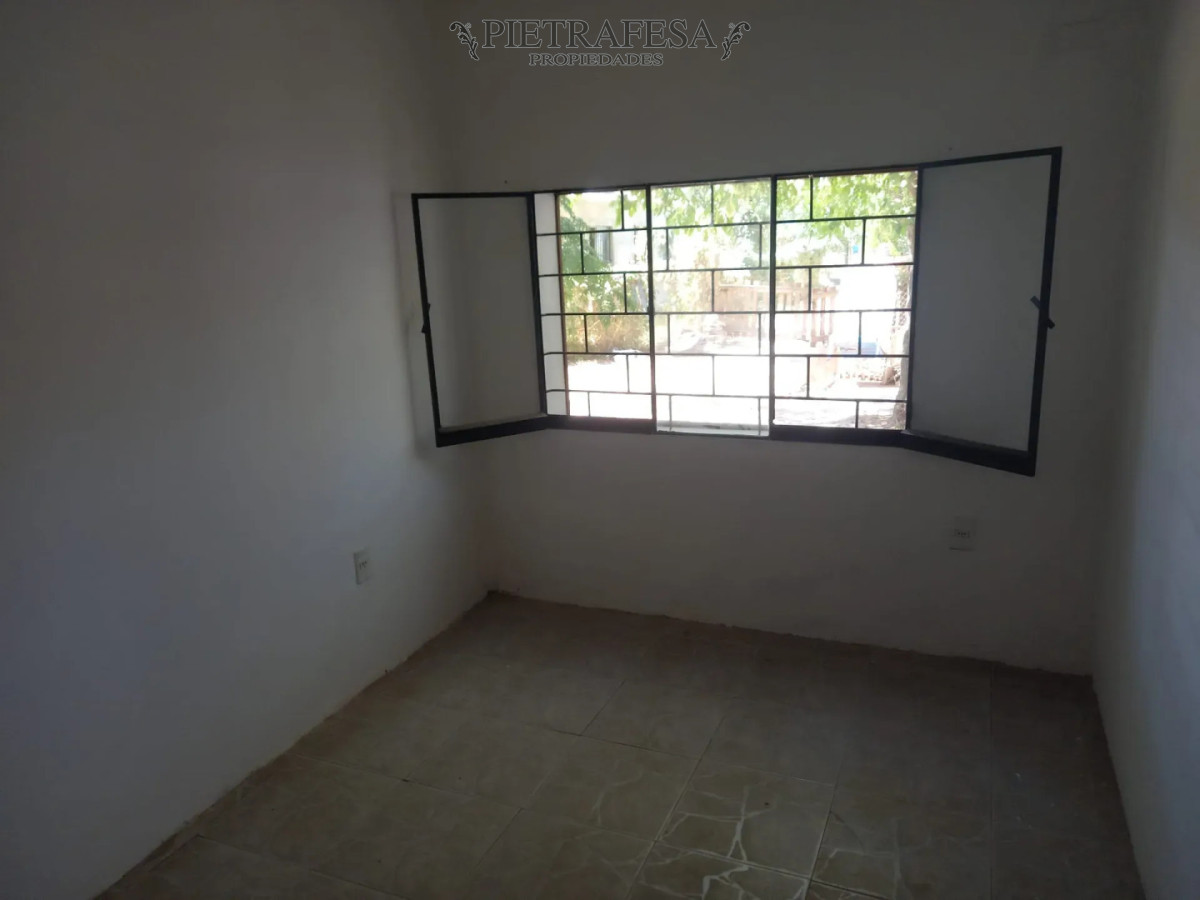 Casa ID.16317 - Casa en alquiler, 2 dormitorios, 1 baño, patio. El Pinar.