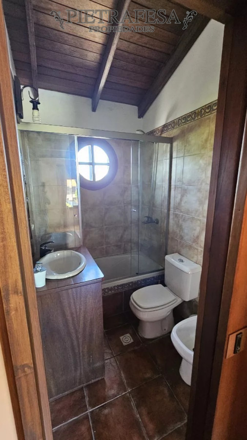 Casa ID.12647 - 2 Casas en venta,5 dormitorios, piscina, garaje-Malvin 