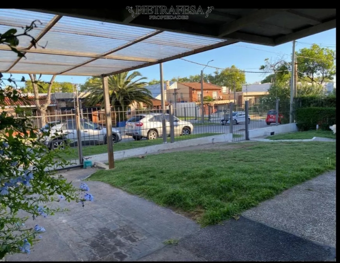 Casa ID.8814 -  Casa en venta, 4 dormitorios, 3 baños, fondo con parrillero, garaje, Av Gral Rivera, Malvin