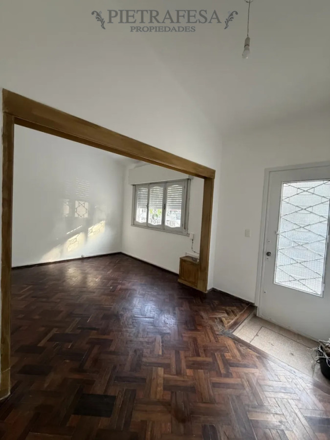 Casa ID.15952 - Casa en alquiler, 2 dormitorios, 1 baño, patio. Buceo.