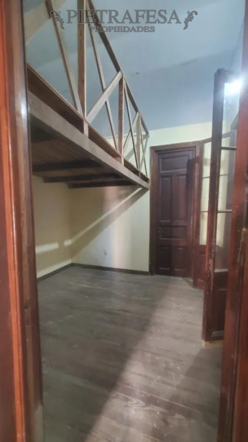 Casa ID.13609 - Casa en venta con renta 4 dormitorios, 1 baño, patio-Aguada