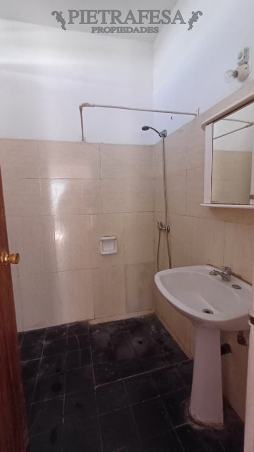 Casa ID.14584 - Apartamento en alquiler, 1 dormitorio, 1 baño, patio con parrillero-Malvin Norte