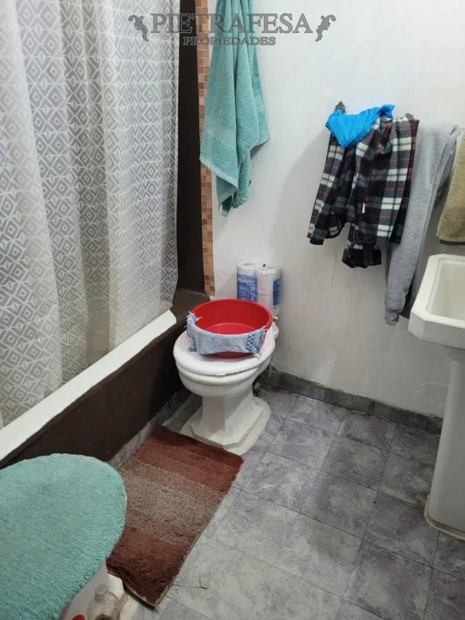 Casa ID.13852 - Casa mas apto ideal renta, 4 dormitorios, 2 baños, cochera-Buceo