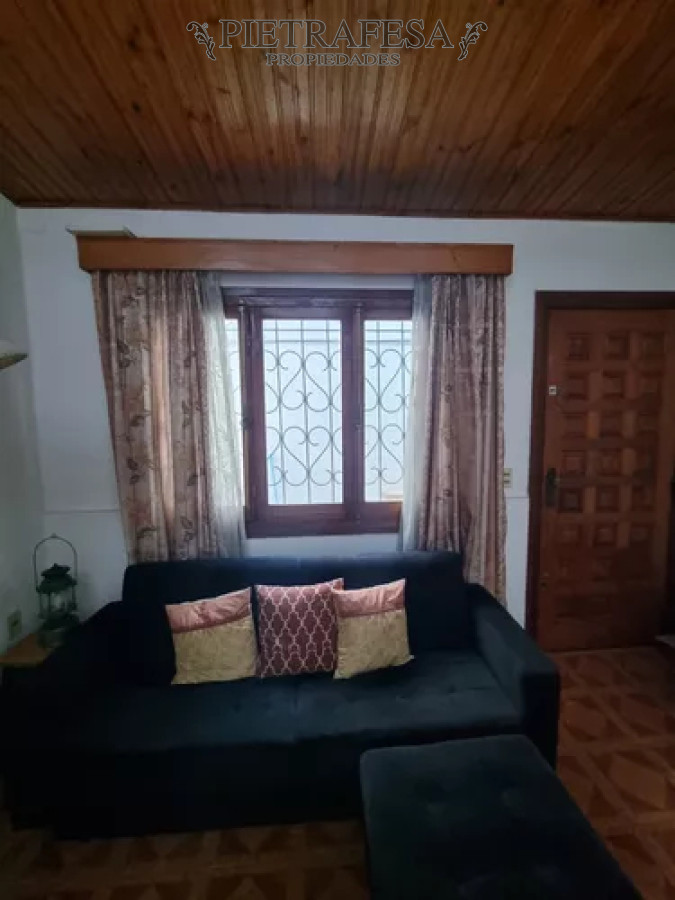 Casa ID.13118 - Casa en alquiler, 3dormitorios, 1baño, patio. Tres Cruces.