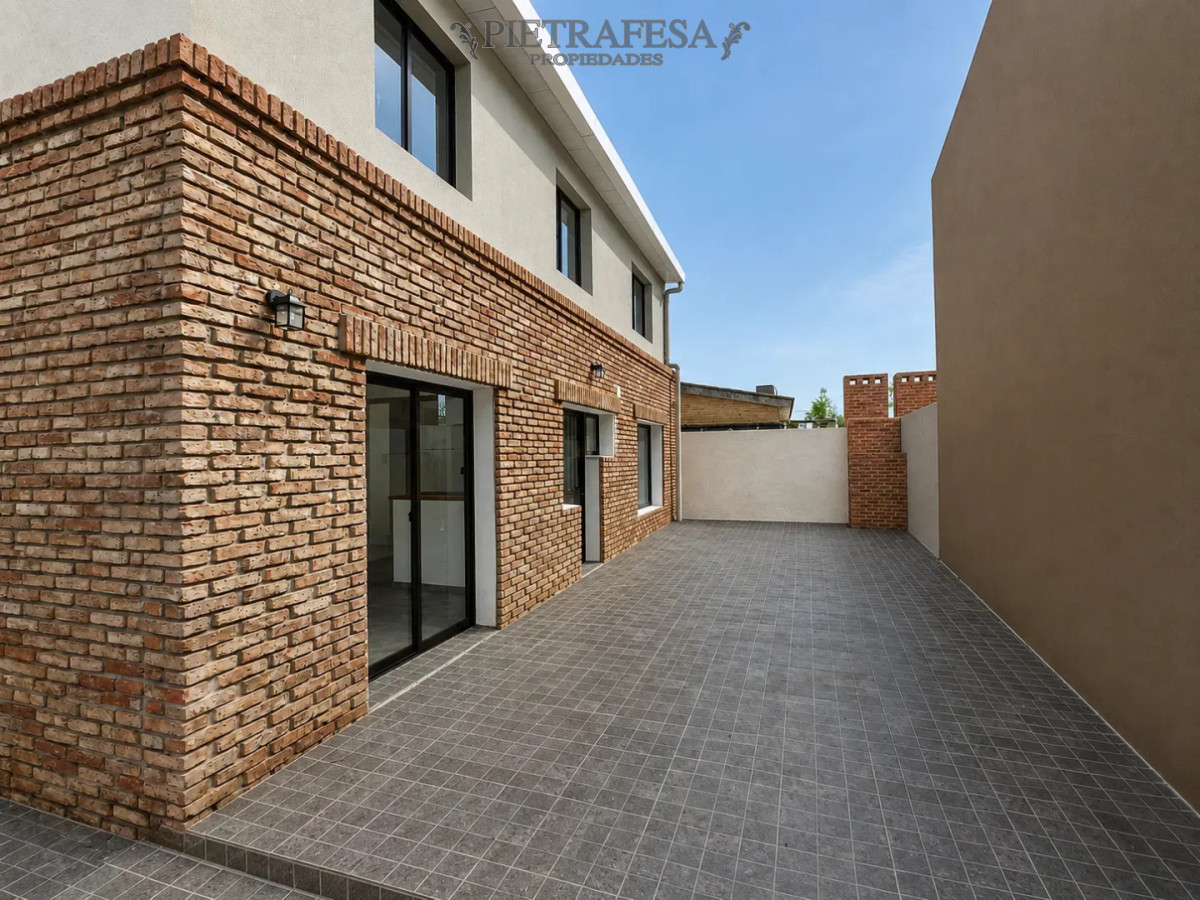 Casa ID.16372 - Casa en venta a estrenar - 5 dormitorios - 2 baños - Patio - Cochera SOLYMAR 