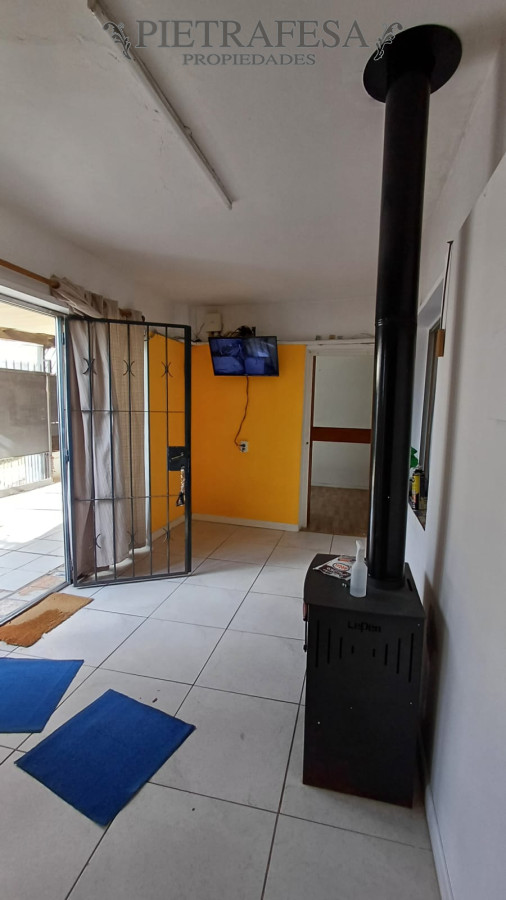 Casa ID.13885 - Casa amplia en venta 2 dormitorios, 1 baño, cochera-Maroñas