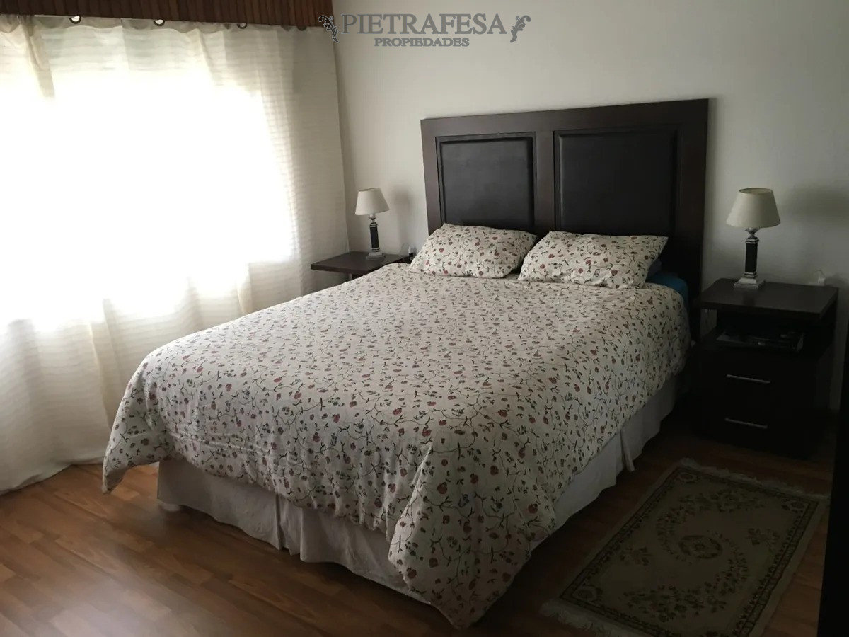 Casa ID.1424 - Casa en venta con renta 4 dormitorios 2 baños con garaje y patio- Av. San Martín - Cerrito