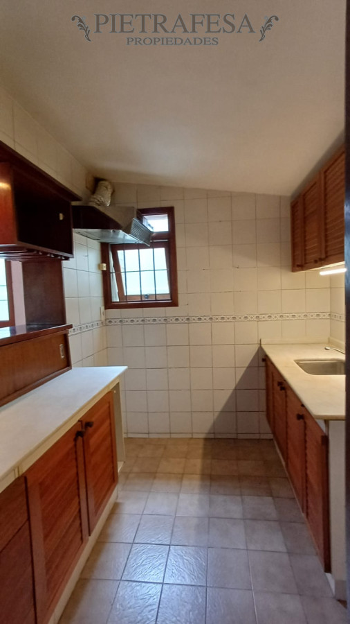 Casa ID.14646 - Casa en venta Con Renta, 3 dormitorios, 1 baño, patio con parrillero. Malvin. 