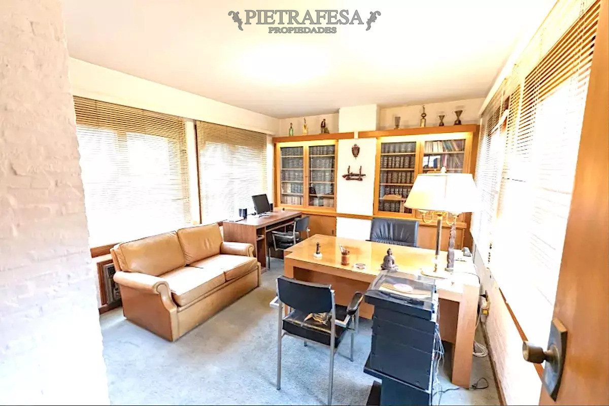 Casa ID.14081 - Casa En Punta Carretas 445m², 3 Dorm + Servicio + Escritorio, 3 Baños, 2 Gge, Fondo, Parrillero