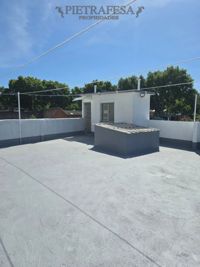 Casa ID.15038 - Casa remodelada en venta, 15 habitaciones, 16 baños, patio, cocheras. Reducto.
