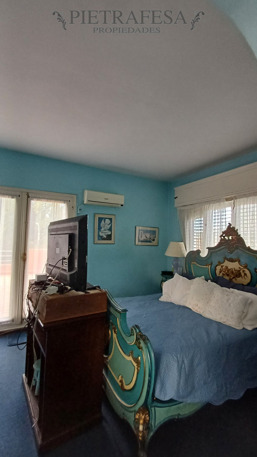 Casa ID.7322 - Casa en venta 5 dormitorios, 4 baños, fondo con piscina y garaje-Basilea-Carrasco