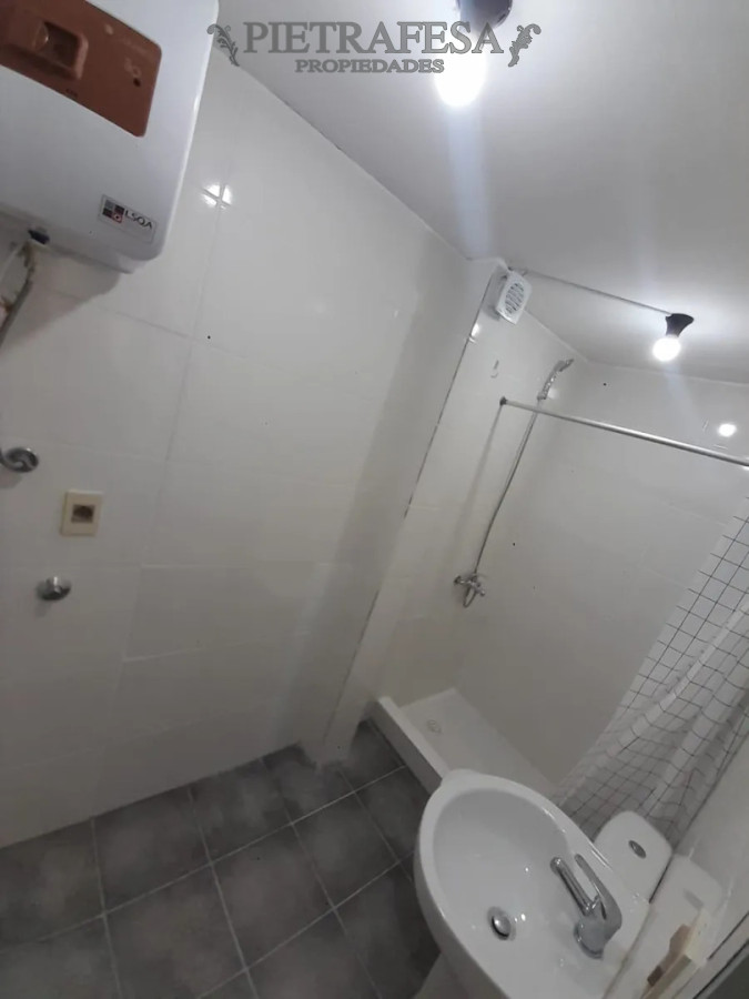 Casa ID.15038 - Casa remodelada en venta, 15 habitaciones, 16 baños, patio, cocheras. Reducto.