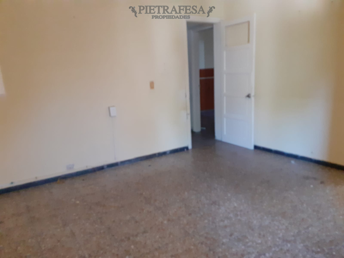 Casa ID.1450 - Casa en venta con renta 3 dormitorios 1 baño cochera Corumbé Perez Castellanos 